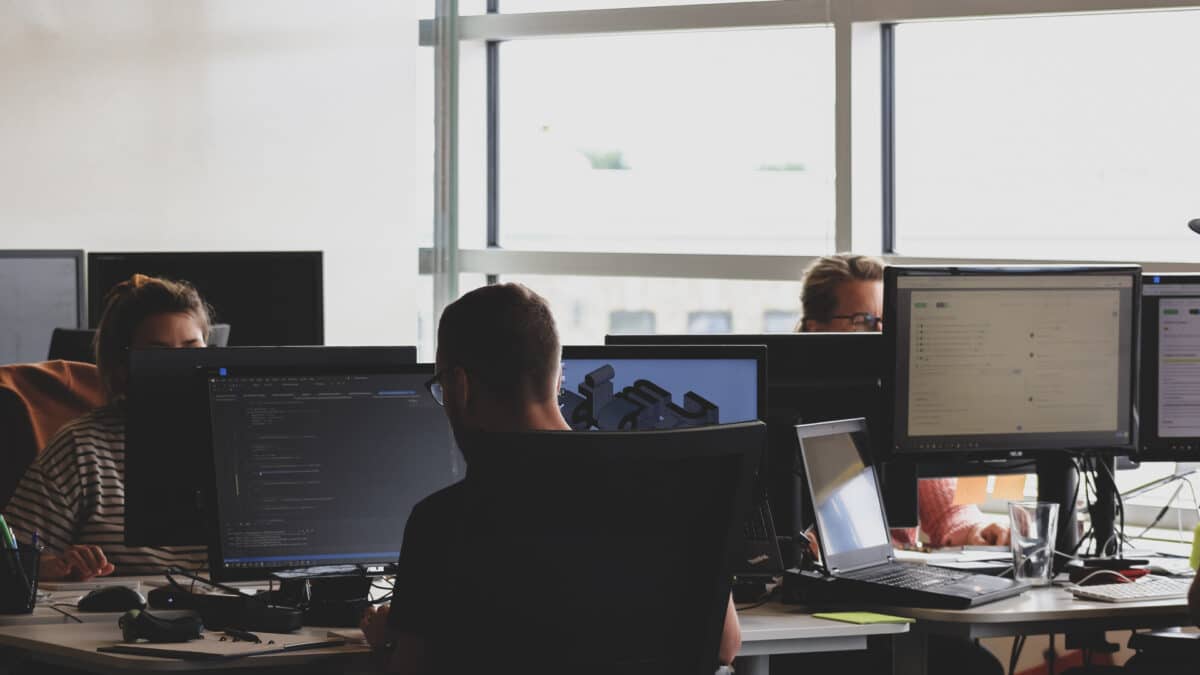 L'informatique, un secteur en plein essor : comment tirer profit de cette opportunité ?